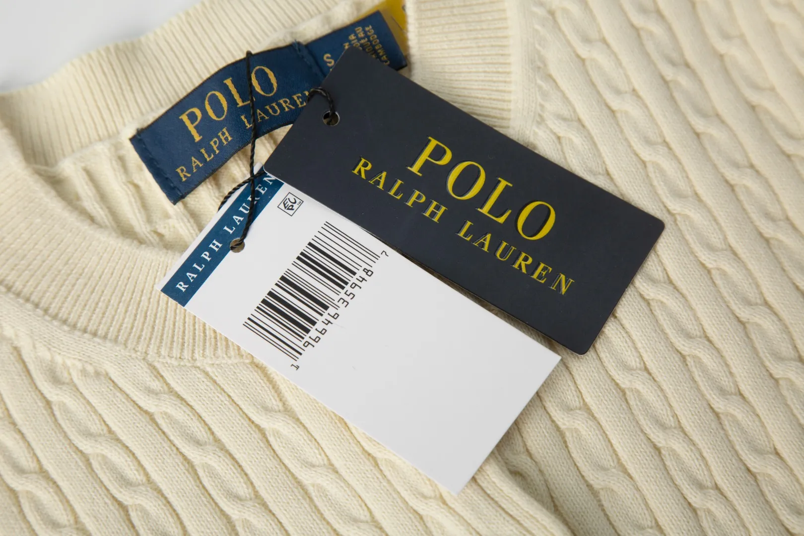 P196 White background picture [Evergreen for all seasons] Style number: 25123# Color: black/navy blue/almond/white Size: S-XL - Ralph Lauren/Ralph Lauren 2025FW Zhao Lusi's same solid color logo knitted versatile fine twist knitted buttoned long-sleeved cardigan - RL's classic fine twist cardigan 21S quality cotton yarn A cardigan that can be worn in all seasons Can be matched inside or outside Simple and clean basic color matching The upper body is clean and flawless. The comfort brought by imported cotton yarn is soft. An item that cannot be rejected.